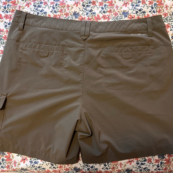 Eddie Bauer Brown Cargo Shorts Lightweight Casual- woman’s -size 14 - Picture 2 of 6